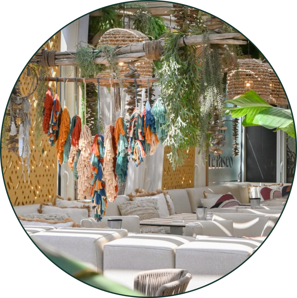 Le Paseo à La Grande Motte, une ambiance détendue et festive pour partager des cocktails et tapas en bord de mer